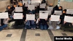 تصویری از اعتراضات دانشجویی در ماه‌های گذشته در ایران