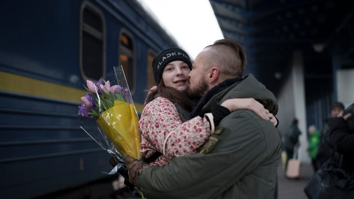Despite War, Some Ukrainian Families Reunite for New Year - Vimarsana News