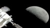 美国太空总署的猎户座飞船飞经月球。（2022年12月5日）