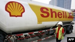 Shell va verser 15 millions d'euros d'indemnisation à des fermiers nigérians pour des fuites de pétrole ayant gravement pollué trois villages dans le delta du Niger.