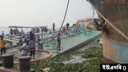 উদ্ধারকারী দল আট দিন কাজ করে রবিবার জাহাজটিকে দৃশ্যমান করতে সক্ষম হয়েছে। ১ জানুয়ারী, ২০২৩। 