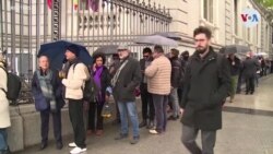 Los dolientes rinden homenaje al cantante Pablo Milanés en Madrid