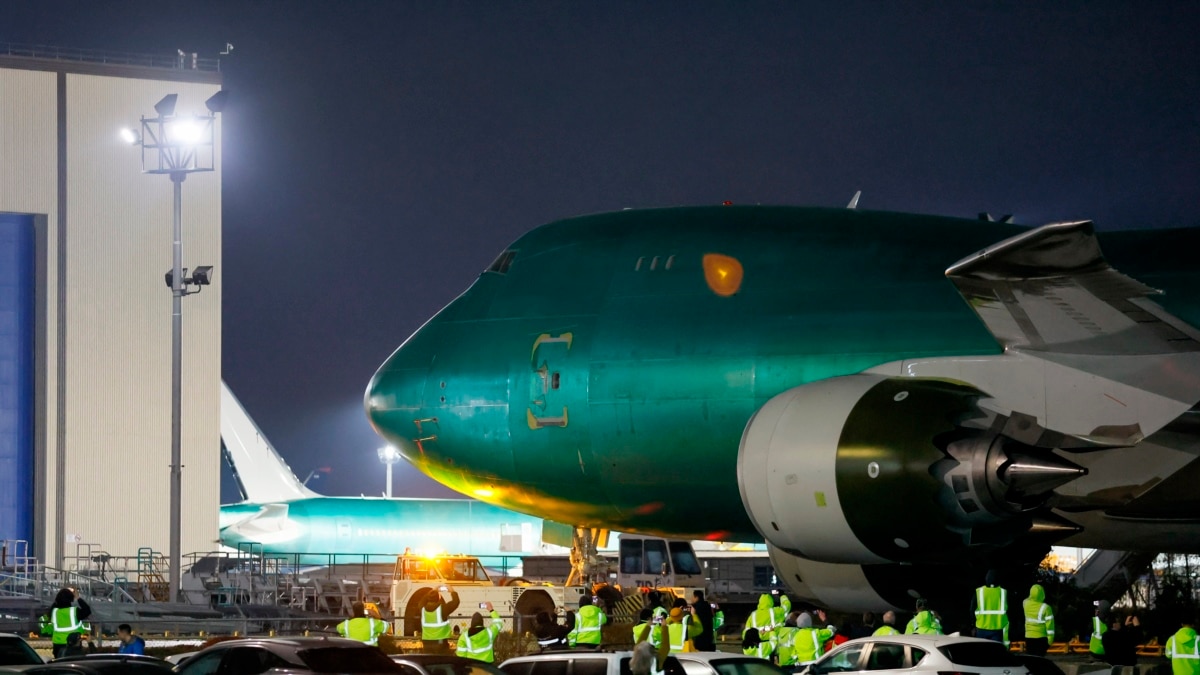Boeings Final 747 Rolls Out Of Washington State Factory