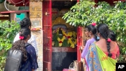 FILE - US visa seekers gather to pray at the Sri Lakshmi Visa Ganapathy Temple in Chennai, India, on Nov. 28, 2022.