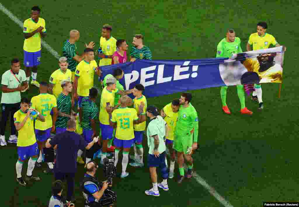 Pelé recebeu homenagens em campo e mensagens de apoio de diversos astros do desporto