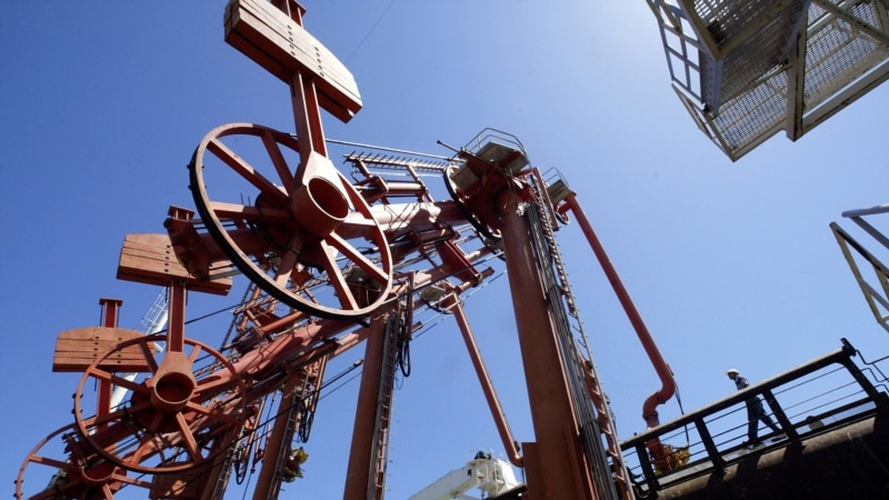 Exportaciones de petróleo de Venezuela caen en 2022 pese a ayuda de Irán