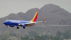 Otro incidente en un avión de la compañía Boeing abre una nueva investigación.
