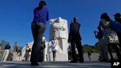 ARCHIVO - El Monumento a Martin Luther King, Jr. se ve antes de su inauguración este fin de semana en Washington, el lunes 22 de agosto de 2011. (AP Photo/Charles Dharapak)