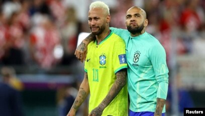 Neymar's Brazil Teammates Urge Him To Keep Playing Post 2022