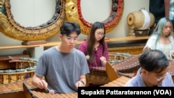 Students practice a traditional style of Thai music at the Department of Ethnomusicology of the traditional music and ritual of Thailand, UCLA.