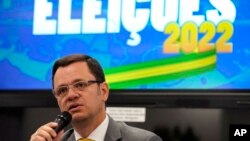El ahora exministro de Justicia de Brasil, Anderson Torres, habla durante una conferencia de prensa sobre la llamada "Operación Elecciones", previo a las elecciones generales del domingo 2 de octubre, en Brasilia, Brasil, el sábado, 1 de octubre de 2022. [Archivo].
