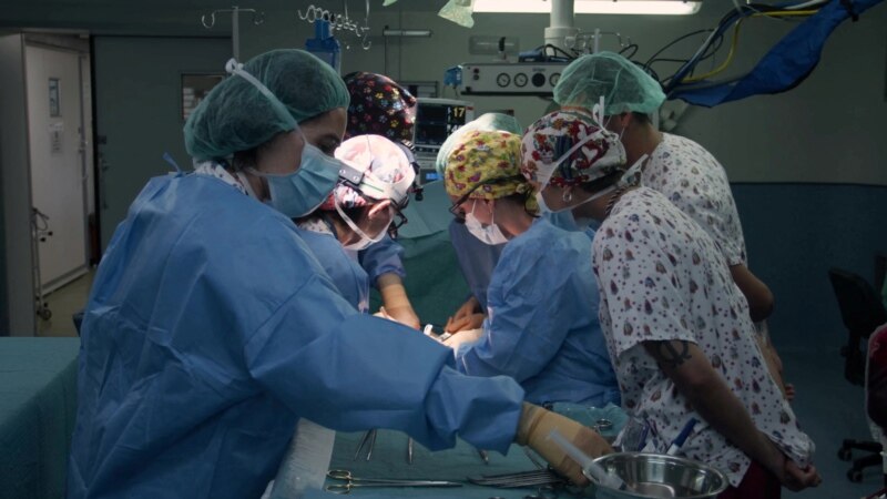 “Queremos trabajar”: médicos latinoamericanos en España piden agilizar la homologación de títulos