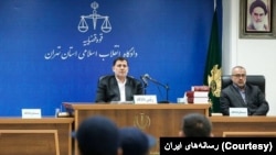 محدودیت برای حضور وکلای منتخب متهمان در مراحل دادرسی یکی از چالش‌های اصلی دادرسی در ایران است.