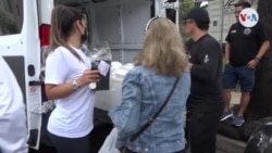 Repartiendo alimentos y felicidad el Día de Acción de Gracias