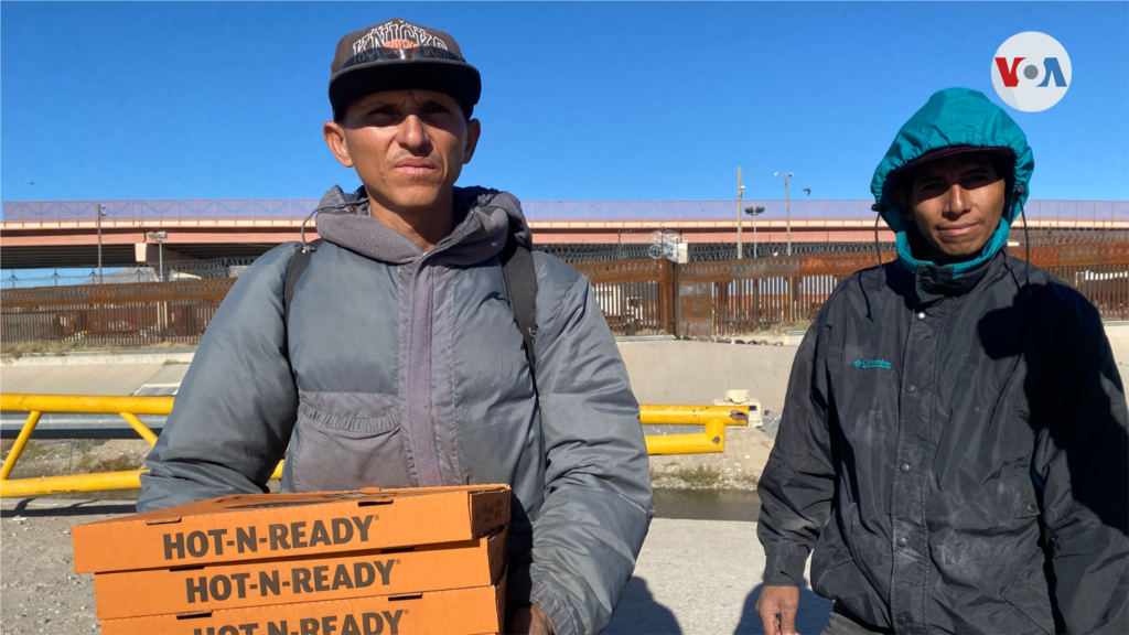 Yorbin Parra es un venezolano de 34 años que vende pizzas en la frontera para tratar de reunir dinero y cruzar ilegalmente la frontera a EEUU. Según dijo, perdió la esperanza sobre un eventual levantamiento del Título 42.