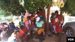 Amalunga ebandla leZanu PF eloba amagama abavoti esigabeni se Mashonaland West emahofisini e ZEC.
