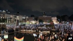 Ribuan warga Israel memprotes rencana pemerintah Israel untuk merombak sistem hukum negara itu. Demo berlangsung di Tel Aviv, Ibu Kota Israel, Sabtu, 14 Januari 2022. (Foto:AP Photo/Oded Balilty)