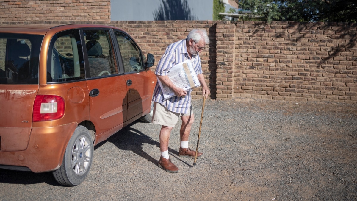 South African Journalist, 90, Delivers News in the Desert - Vimarsana News