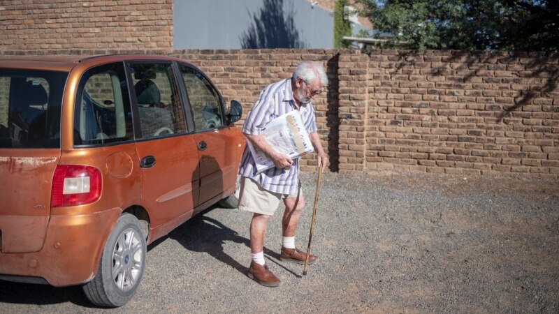 South African Journalist, 90, Delivers News in the Desert