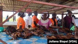 FILE - Members of the Wate Na Kita women’s group pictured at a fish market in Terekeka county, Central Equatoria state, South Sudan, Nov. 18, 2022. (VOA/Juliana Siapai)