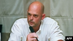 FILE - Nate Thayer speaks at the Foreign Correspondents' Club in Bangkok July 16, 1997.