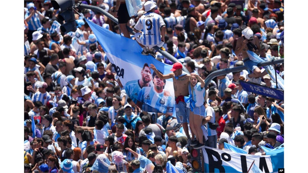 South Florida's Argentina fans spill into the streets to cheer