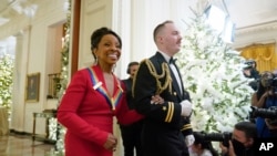 Gladys Knight llega para asistir a la recepción de homenajeados del Centro Kennedy en la Casa Blanca en Washington, el domingo 4 de diciembre de 2022. (Foto AP/Manuel Balce Ceneta)