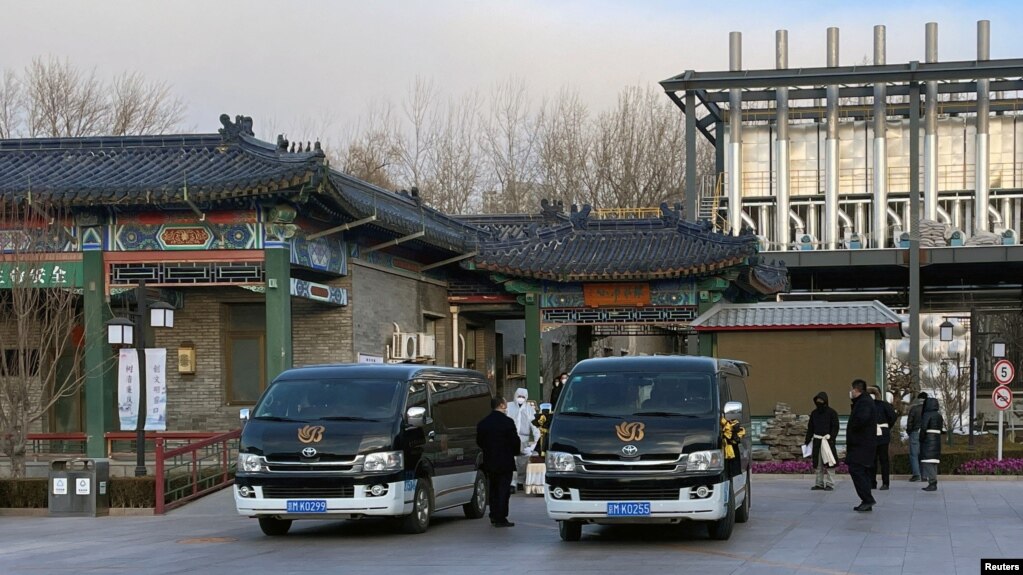 北京一家火葬场的工作人员正在工作。（2022年12月17日）(photo:VOA)