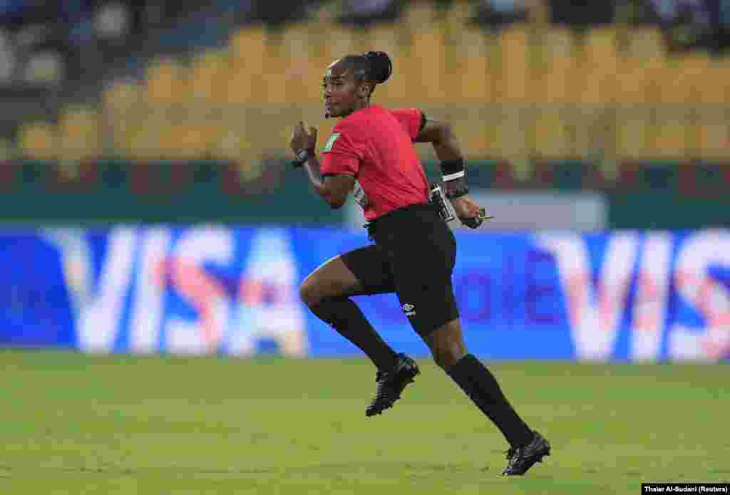 در جام جهانی امسال، سه داور زن&nbsp; نیز داوری می&zwnj;کنند