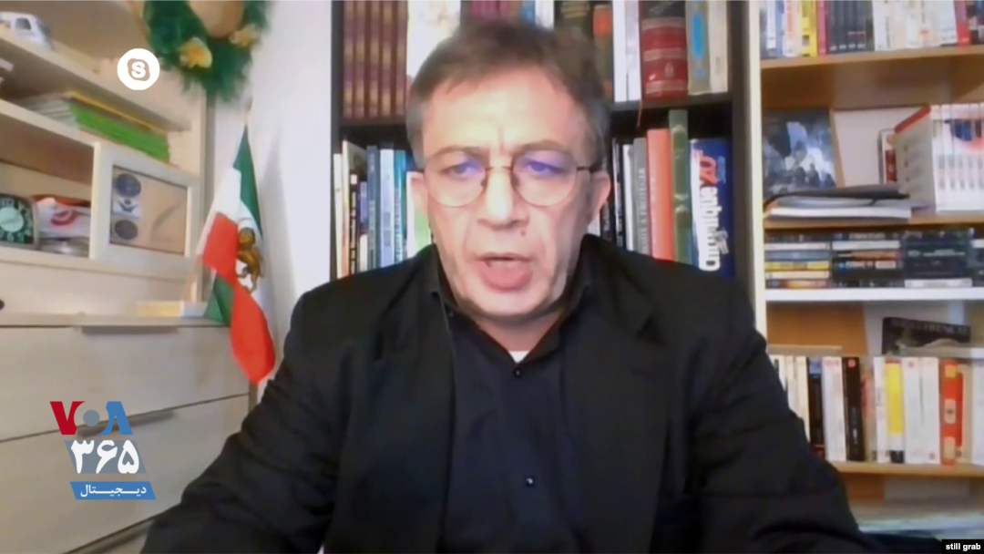 Mahmoud Moradkhani, hijo de Badri Hosseini Khamenei, la hermana separada del líder supremo iraní, el ayatolá Ali Khamenei, habla con el Servicio Persa de la VOA, el 7 de diciembre de 2022.