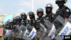 Des hommes armés ont tué trois escortes de police et enlevé le directeur d'une entreprise pétrolière nigériane dans le sud-est du Nigeria