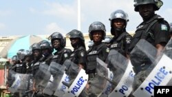 Polisi wakiwa katika kazi ya kuleta utulivu nchini Nigeria.