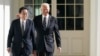 El presidente Joe Biden y el primer ministro japonés, Fumio Kishida, caminan por la columnata de la Casa Blanca, el 13 de enero de 2023.