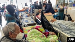 上海瑞金医院里的老年病人。（2023年1月3日）