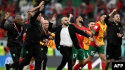 La joie dans le camp marocain à l'issue du match Maroc-Portugal au Qatar, le 10 décembre 2022.