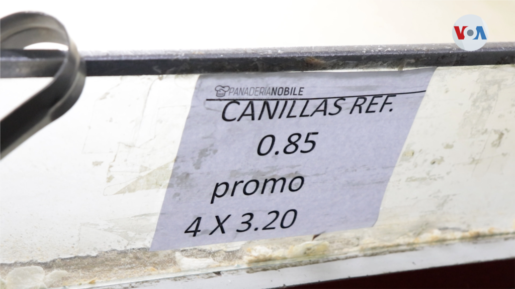 El salario mínimo en Venezuela es de 130 bolívares, que equivale a 9 dólares, según la tasa oficial del Banco Central. 