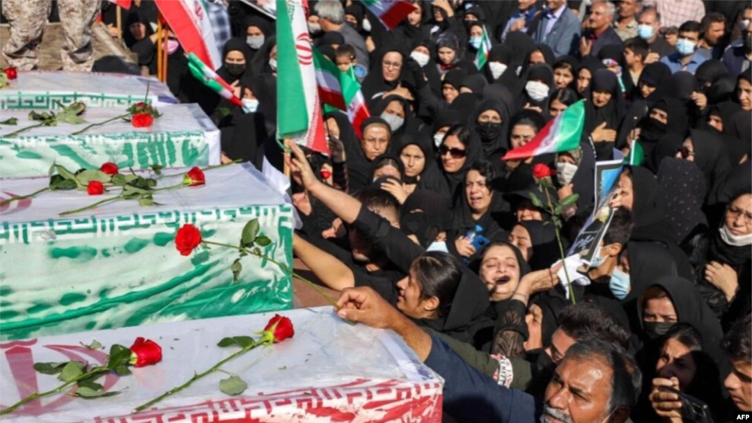 ایران کے شہر ایذہ میں مظاہروں کے دوران ہلاک ہونے والوں کا ماتم۔ 18 نومبر 2022