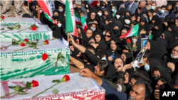 ایران کے شہر ایذہ میں مظاہروں کے دوران ہلاک ہونے والوں کا ماتم۔ 18 نومبر 2022