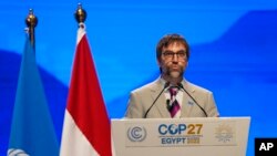 스티븐 길보 캐나다 환경장관이 지난 15일 이집트에서 열린 제27차 유엔(UN) 기후변화협약당사국총회(COP27)에서 연설하고 있다.