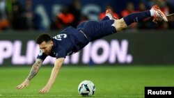 Lionel Messi de Paris St Germain (PSG) en acción en París, Francia, el 1 de octubre de 2022.