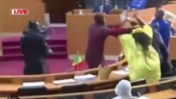 Giflée par un autre député, Amy Ndiaye a ensuite riposté en lui lançant une chaise.