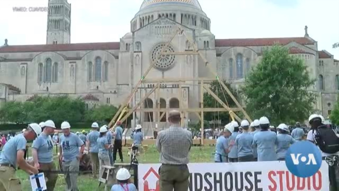 Watch CBS Evening News: Notre Dame restoration chief dies at 74