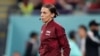 La árbitro francesa Stephanie Frappart fue la cuarta jueza en el partido del Mundial entre México y Polonia (REUTERS/Carl Recine)