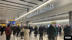 2023年1月9日英國倫敦希斯路機場國際航班到境大堂。（美國之音/鄭樂捷）