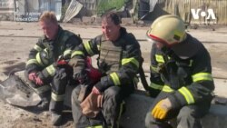 Німецький рятувальник допомагає українським пожежникам у Харкові - гасить пожежі, спричинені російськими обстрілами. Відео