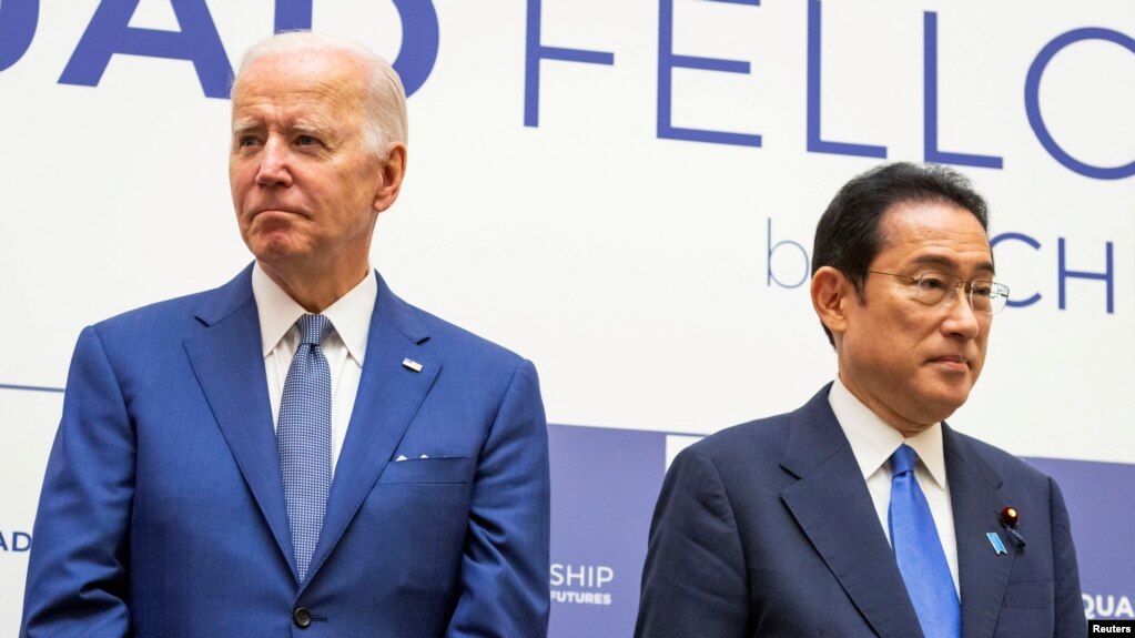 Tư liệu - Tổng thống Hoa Kỳ Joe Biden và Thủ tướng Nhật Bản Fumio Kishida tham dự sự kiện Lễ kỷ niệm thành lập quan hệ hữu nghị Nhật Bản-Mỹ-Úc-Ấn Độ, tại Tokyo, Nhật Bản, ngày 24 tháng 5 năm 2022.