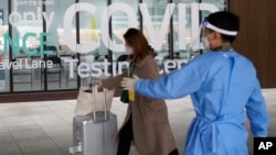 2023年1月5日一名来自中国女士进入韩国仁川国际机场的COVID19检测中心