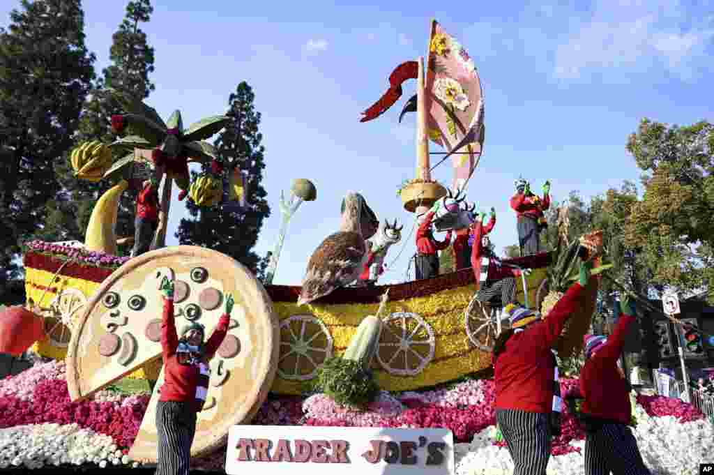 Si bien, se esperaba que lloviera el lunes por la tarde y que aguaceros azotaran el sur de California durante el fin de semana, el desfile se celebró sin percances.&nbsp;