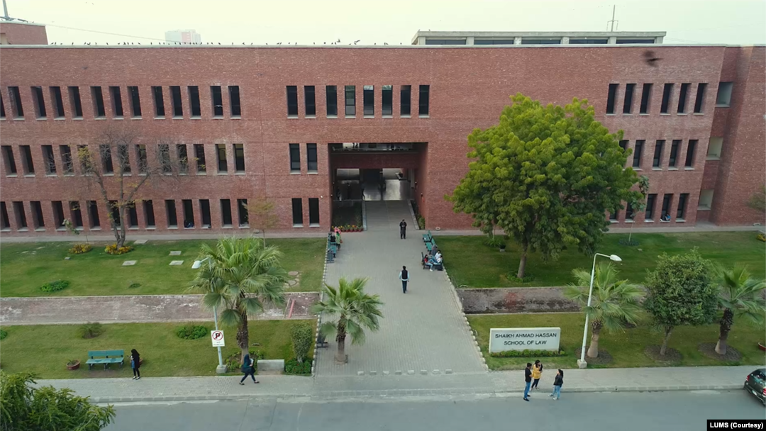 لاہور کی لمز یونیورسٹی کا شمار پاکستان کی صفِ اول کی جامعات میں ہوتا ہے۔ 