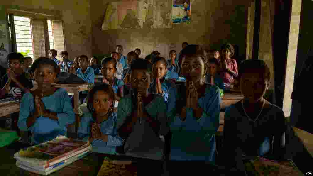 Children in a rural school in the in the Dhanusha district of Nepal, August 2022. Roughly 30% of Nepalese over 15 years old cannot read. (Yan Boechat/VOA)